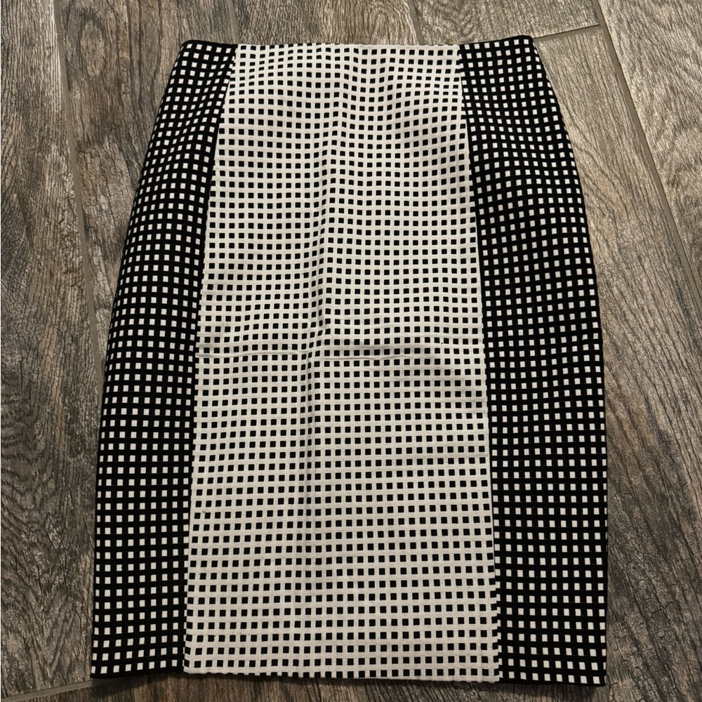 Bebe black and white checkered skirt